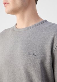BOSS TEMPESTO - Tops ar garām piedurknēm - light pastel grey