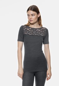 Unselected, thunder grey