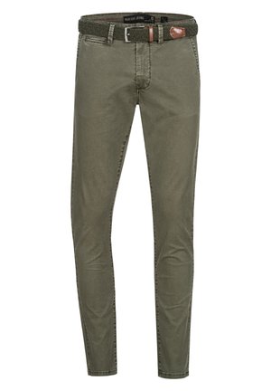 Olíva zöld, slim-fit farmernadrág texturált szövött övvel, ezüst csattal és barna bőr díszítéssel, öt zsebből álló, sima felületű.