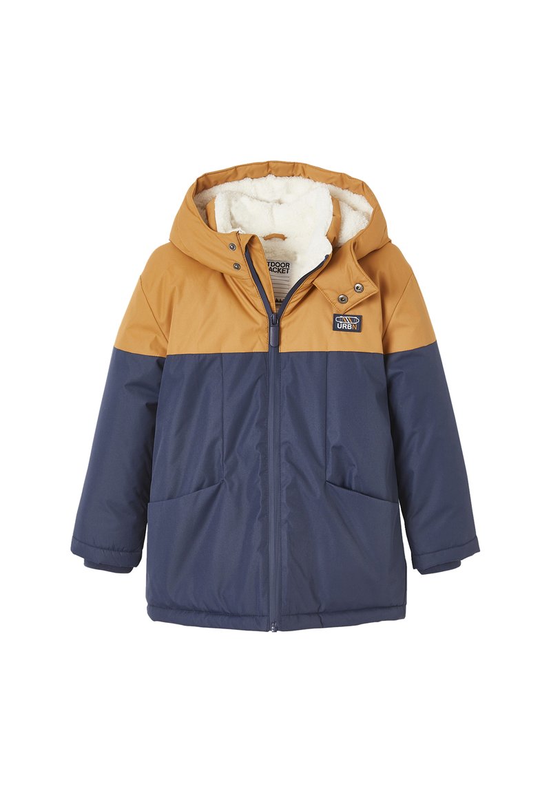 Kinder Winterjacke mit Kapuze, navyblauem unteren Bereich, braunem oberen Bereich, vorderem Reißverschluss, Taschen und weißem Fleece-Futter in der Kapuze.