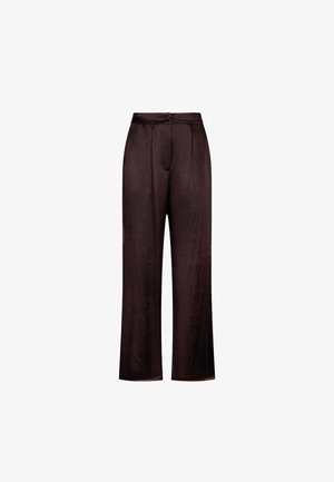 Tmavohnedé saténové nohavice s vysokým pásom a širokými nohavicami, s predným zapínaním na gombíky a jemnými záhybmi na páse, vystavené na bielom pozadí.