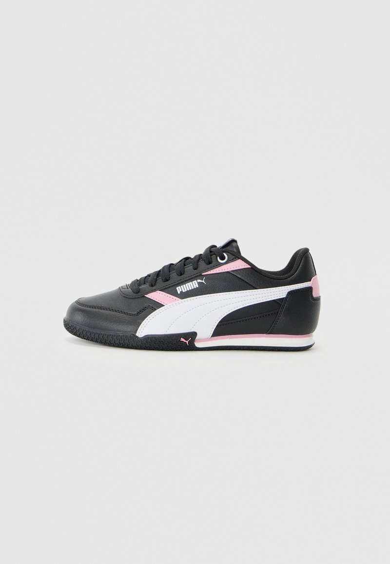 Mustad mustang musta PUMA sneaker valge triibuga ja roosa aktsentidega, madal profiil, nööpidega sulgemine ja tekstureeritud tald.