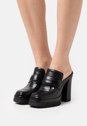 A.S.98 Korolliset pistokkaat - black