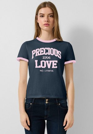 - T-shirt z nadrukiem