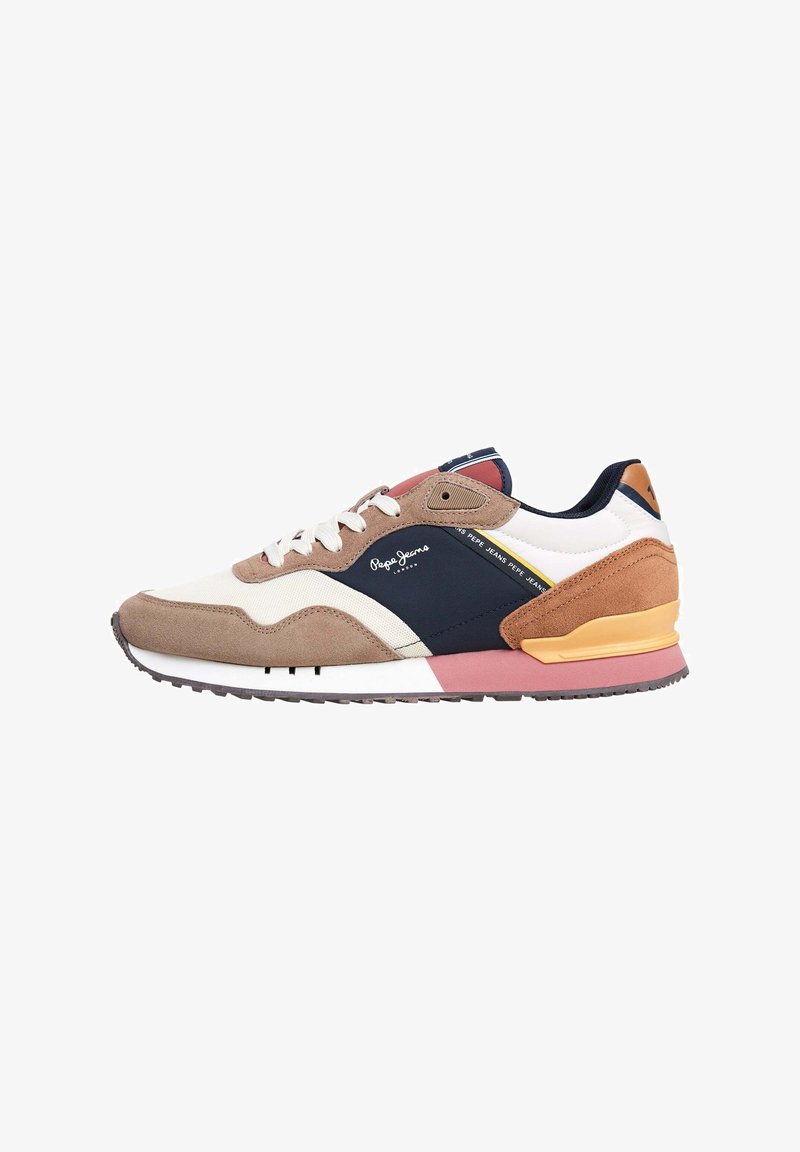 Sapatilha casual com painéis em bege, azul marinho, branco, rosa e laranja, atacadores brancos e marca Pepe Jeans na lateral e na língua.