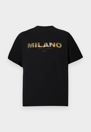 Schwarzes Baumwoll-T-Shirt mit einem bunten "MILANO PARCO LAMBRO" Grafik auf der Vorderseite, mit kurzen Ärmeln und Rundhalsausschnitt.