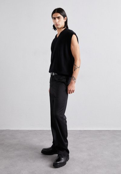 Filippa K BOOTCUT TROUSERS - Stoffhose - black