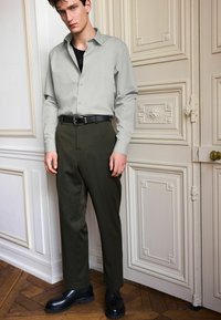 Next REGULAR FIT  - Öltönynadrág - green
