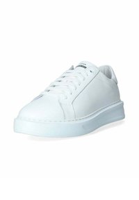 Sneaker in pelle bianca con punta arrotondata, suola piatta e cuciture sottili. Presenta lacci piatti e un piccolo logo sulla linguetta.