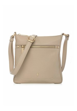 Beżowa skórzana torba na ramię z regulowanym paskiem, przednią kieszenią na zamek, złotymi okuciami i małym złotym logo.