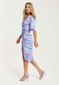 Liquorish MIDI WRAP WITH ABSTRACT PRINT IN - Day dress - lilac