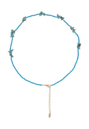 Blåt perlehalskæde med uregelmæssige klynger af turkissten og en guldjusterbar kæde-lås.