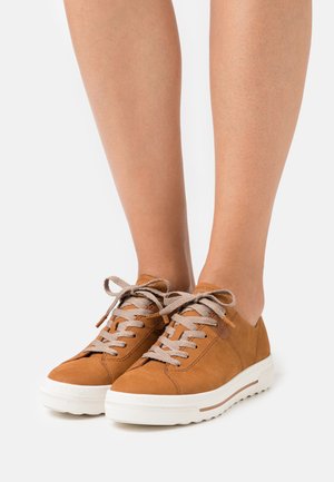 Sneakersy niskie - walnut