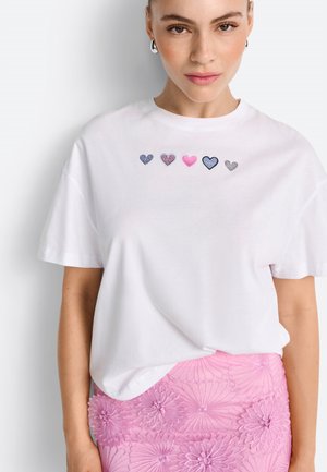 Nyomott mintás póló - white