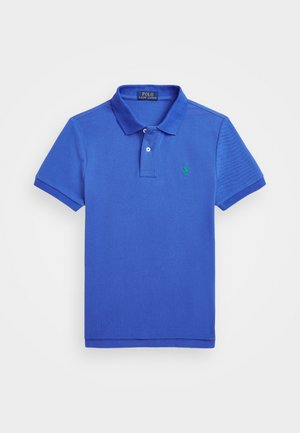 Polo shirt blu realizzato in tessuto testurizzato con maniche corte, caratterizzato da un logo ricamato verde sul lato sinistro del petto e da una chiusura a due bottoni.