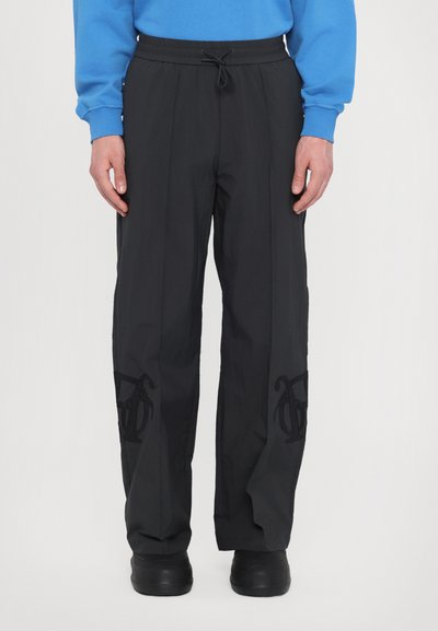 Han Kjøbenhavn STRAIGHT LEG TRACK PANTS - Teplákové kalhoty - anthracite black