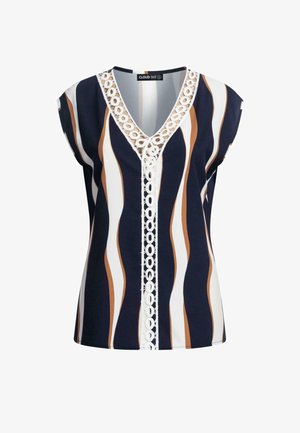 Tengerészkék és fehér csíkos blúz barna részletekkel. V-kivágású, rövid ujjú, és csipkés díszítés található a gomb vonal mentén. Simogatós, könnyű anyag.