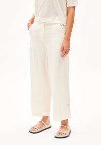 ARMEDANGELS CAARUNUS LINO - Broek - oatmilk