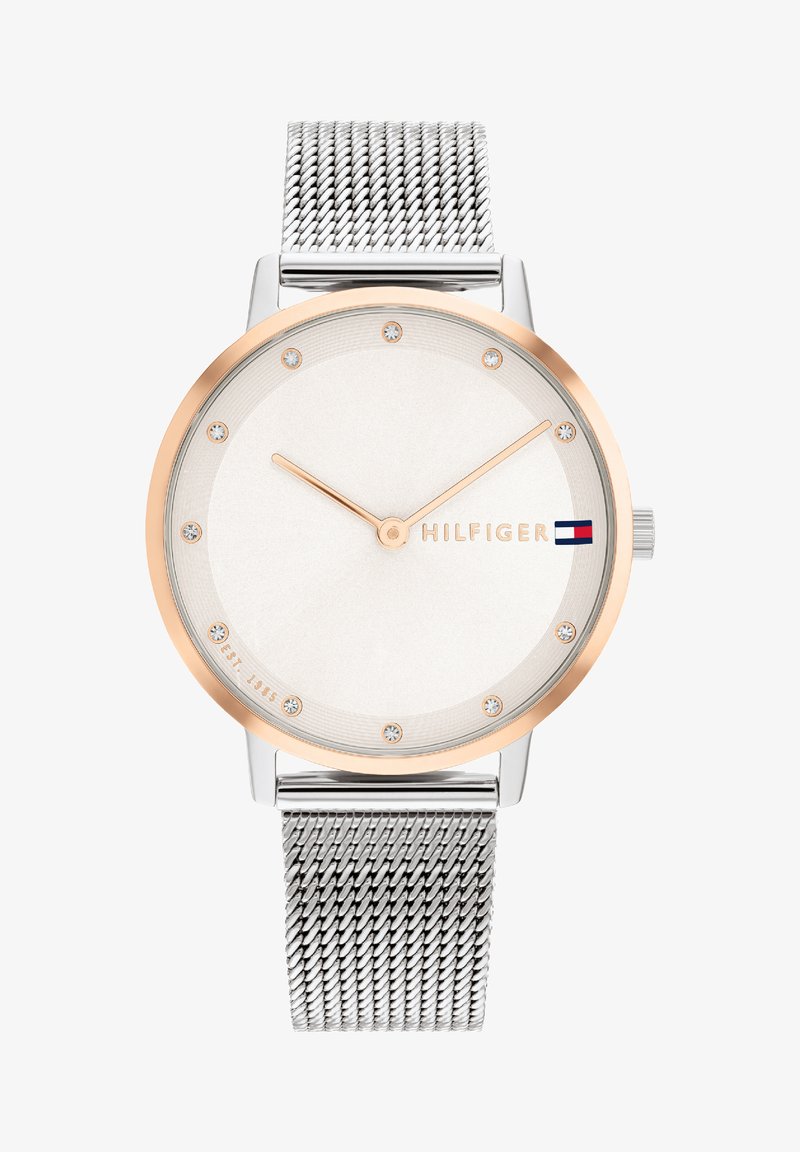 Relógio com bracelete de malha prata, mostrador branco, bezel em tom de rosa ouro e oito marcadores brilhantes. Apresenta o nome da marca em prata.
