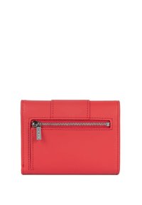 Rode leren portemonnee met een ritsvak, een gladde textuur en een gevouwen ontwerp. Legt de nadruk op strakke lijnen en een minimalistische esthetiek.