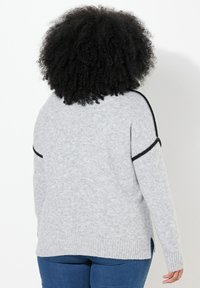 Ulla Popken CONTRAST SEAM LONG SLEEVE TURTLENECK - Maglione - light gray melange