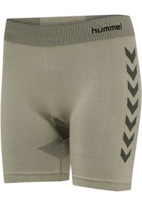 Grå idrottsshorts med ribbad midjeband, med svarta chevronmönster på sidan och en texturerad design i tyget.
