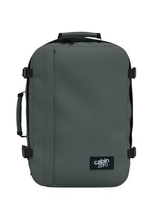 Valigia morbida rettangolare grigio scuro con maniglie laterali e superiori, cinghie di compressione e patch con logo "cabin zero" sulla parte anteriore.