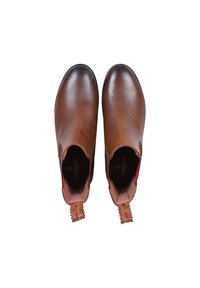 Brązowe skórzane botki za kostkę o gładkiej teksturze, okrągłym nosku, elastycznych bocznych panelach i pętelkach do zakupu. Posiadają czarną gumową podeszwę.