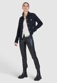 Marc Aurel Stoffhose - black