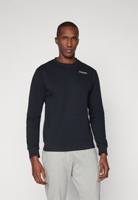 Zwart sweatshirt voor heren van zachte stof, met een ronde hals en geribde boorden. Klein logo-detail op de borst.