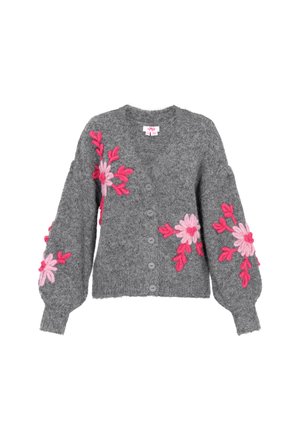 Grauer, flauschiger Cardigan mit großen, rosa Blumenstickereien an den Ärmeln und vorne. Mit V-Ausschnitt, langen, puffigen Ärmeln und fünf Knöpfen.