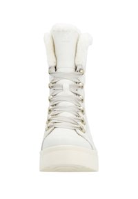 Weiße High-Top-Sneaker mit glattem Lederaußenmaterial, Kunstfellfutter am Knöchel und silbernen Beschlägen im Schnürdesign.