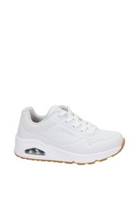 Zapatilla deportiva blanca con parte superior sintética perforada, punta redonda, suela acolchada y suela de goma. Cuenta con diseño de cordones y bolsillo de aire.