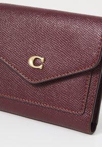 COACH SMALL WALLET - Peněženka - merlot