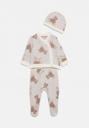 Guess, SET - Панталони - kids_fa26_jacquard b