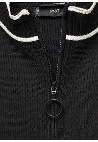 Mango Pullover - black