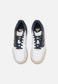 adidas Performance TOP SALA COMPETITION UNISEX - Botines de fútbol sala - footwear white/gold metallic/aurora ink