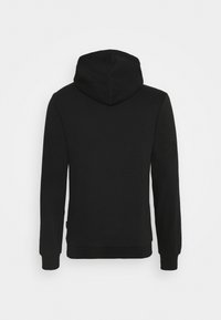 Sweat à capuche noir à manches longues, coupe décontractée, poignets et ourlet côtelés, vu de dos sur fond blanc uni.