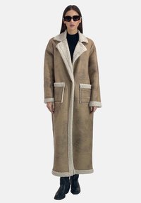 Unausgewählt, beige