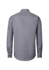 Herenoverhemd met lange mouwen en knoopmanchetten, kleine geometrische print in blauw, rood en wit, getoond vanuit de achterkant.
