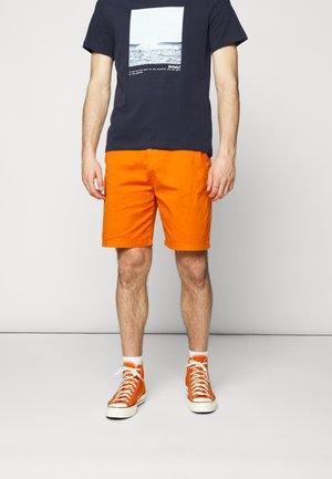 STUART GARMENT - Shorts - rust