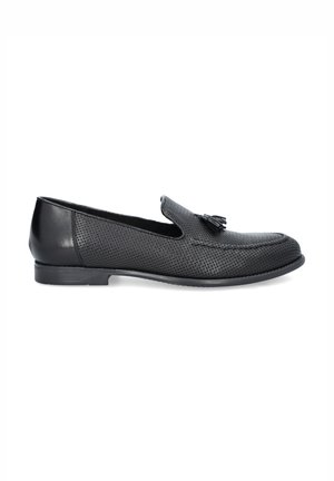 Czarne skórzane pantofle typu slip-on z perforowanym wzorem, zaokrąglonym noskiem i frędzlami na górze. Gładka tekstura z niskim obcasem.