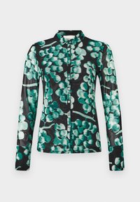 Camisa abotoada em tecido leve, com um fundo preto e grandes padrões florais abstratos em verde e teal, mangas longas e colarinho.