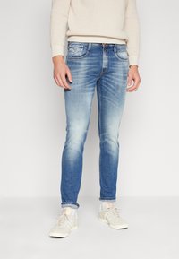 Replay - ANBASS PANTS - Jeans slim fit - medium blue Miniatyrbild 1