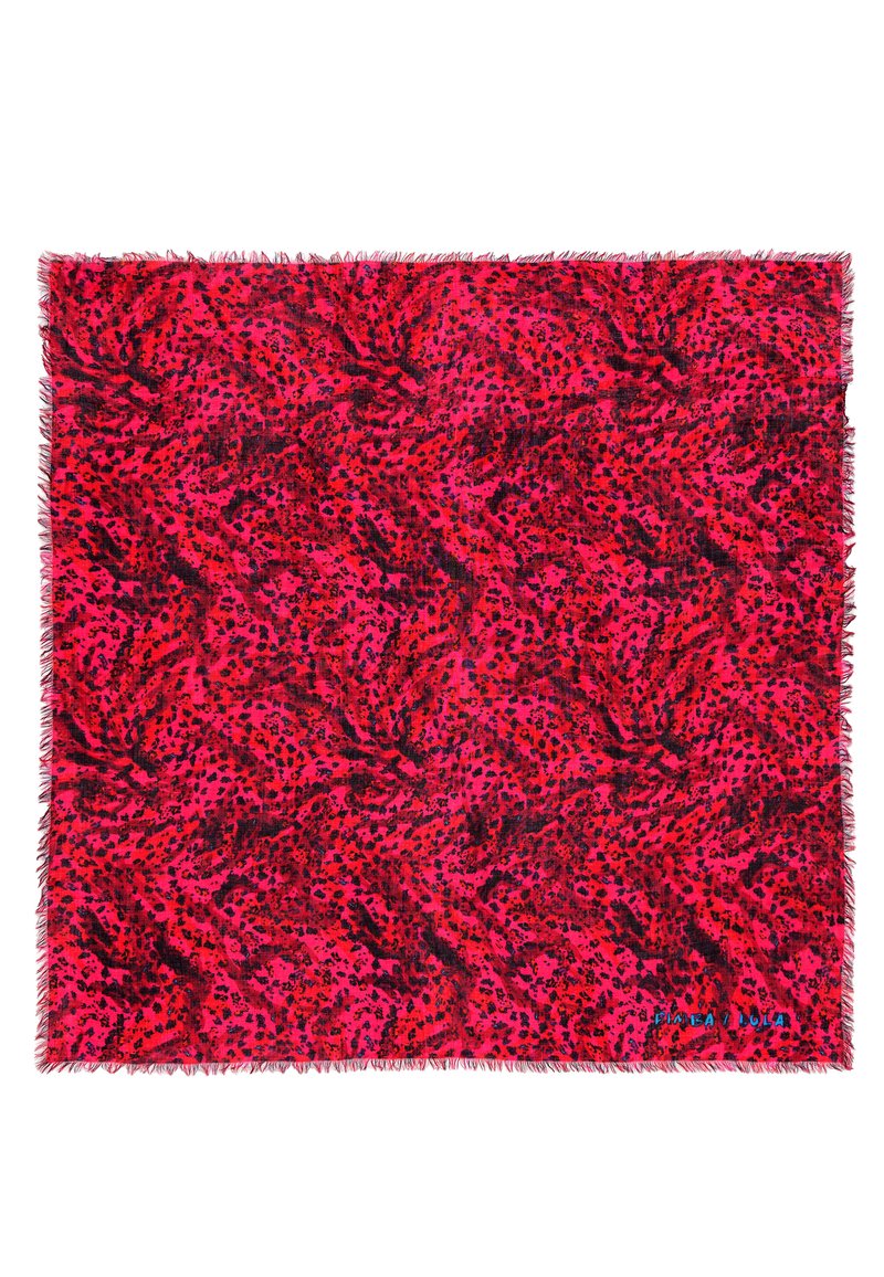 Foulard a motivi rosa e rossi con un vivace design astratto e bordi frangiati. Il materiale sembra leggero e rigido.