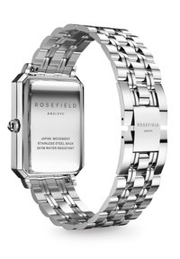 Orologio in acciaio inossidabile argentato con cassa rettangolare, bracciale a maglie e fondello inciso che presenta dettagli sul movimento giapponese e sulla resistenza all'acqua.