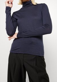 Gestuz Stickad tröja - dark blue