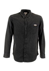 Camisa de mezclilla negra con mangas largas, cierre de botones en la parte frontal y un único bolsillo en el pecho con una etiqueta de logo. Diseño clásico de cuello.