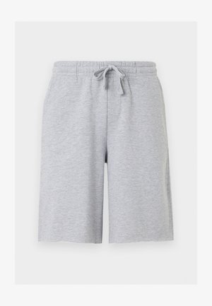 Pantaloncini di cotone grigio chiaro alla lunghezza del ginocchio con vita elastica e coulisse, stesi uniformemente su uno sfondo bianco.