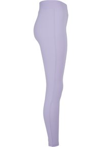 Lyse lilla tights med et glat, strækbart stof, der har en høj talje og ingen synlige sømme. Tætsiddende design.